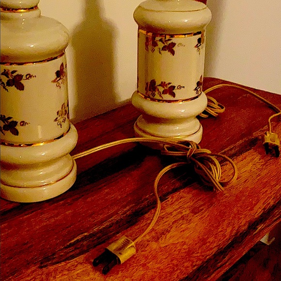 Two Antique Ivory Lamps with Gold Design - Picture 6 of 8